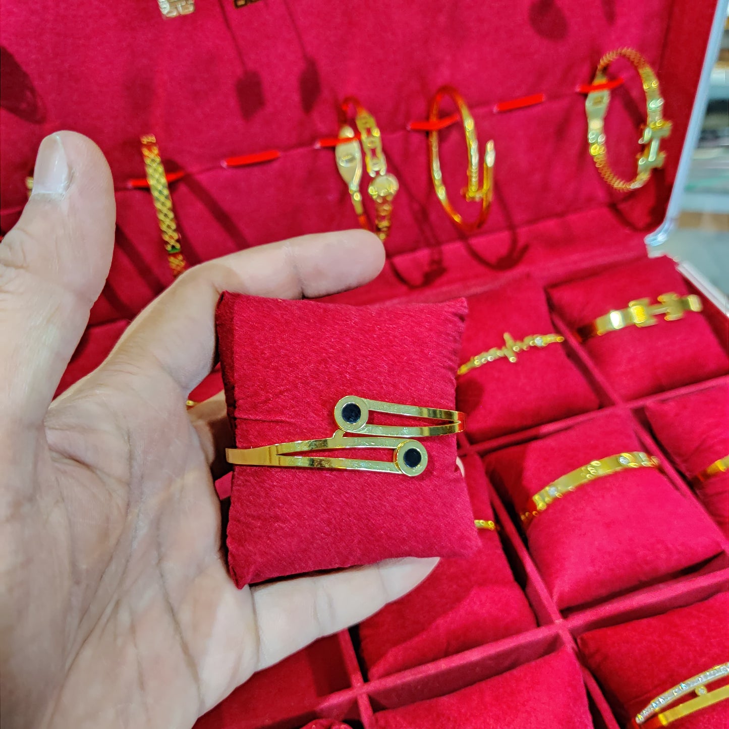 Designer bracelet Jewelry Kara Stainless Steel Cuff Bangle for Girls Women Ladies high quality